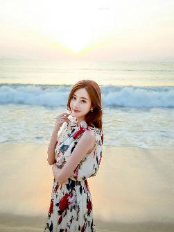 她在丈夫面前被耍了